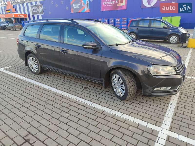 Універсал Volkswagen Passat 2011 в Луцьку