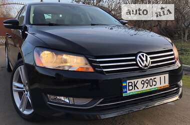 Седан Volkswagen Passat 2014 в Ровно