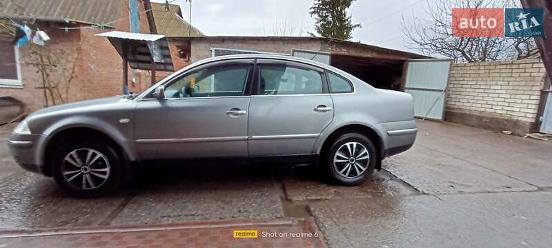 Седан Volkswagen Passat 2003 в Великом Бурлуке