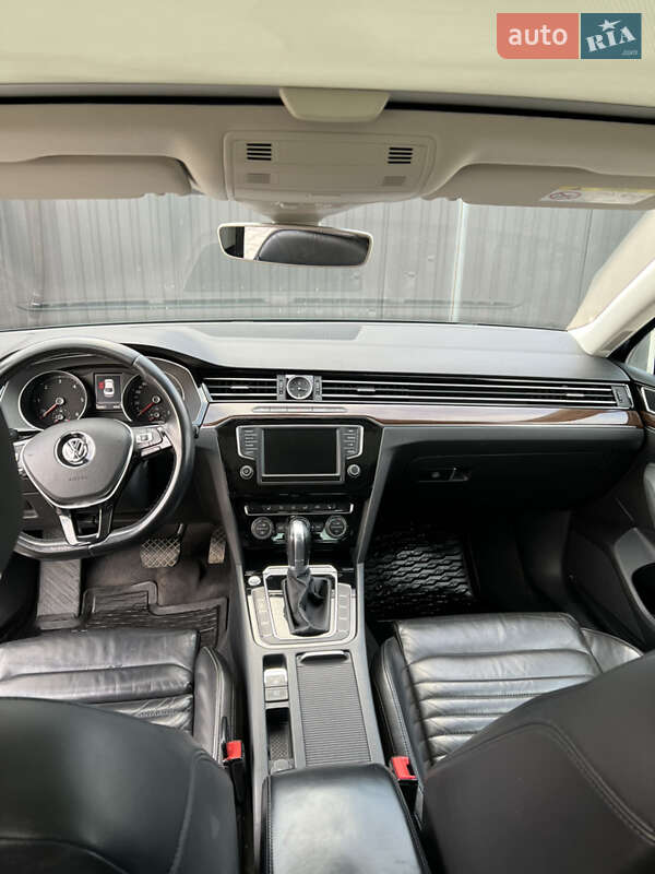 Седан Volkswagen Passat 2015 в Иршаве