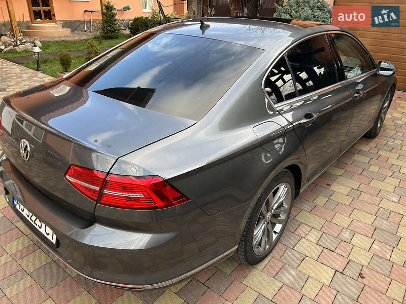 Седан Volkswagen Passat 2015 в Иршаве