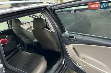 Універсал Volkswagen Passat 2009 в 