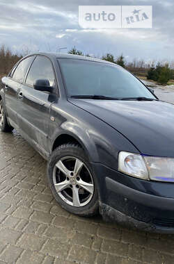 Седан Volkswagen Passat 1998 в Львове