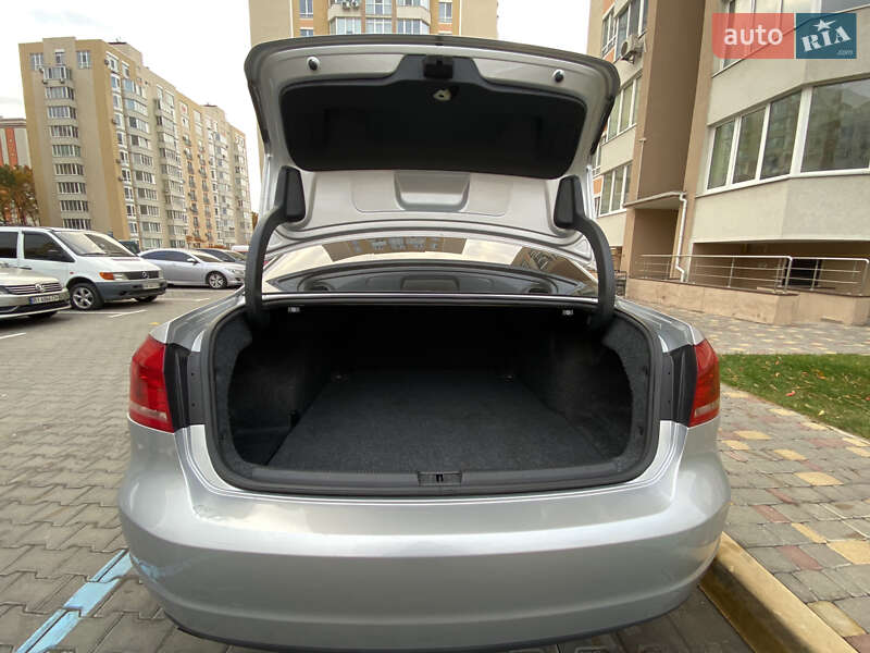 Седан Volkswagen Passat 2014 в Києві