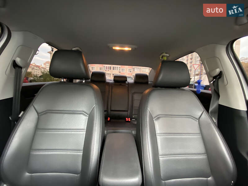 Седан Volkswagen Passat 2014 в Києві