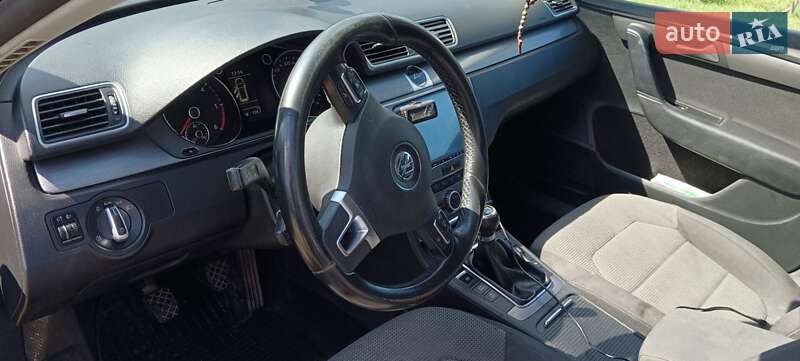 Універсал Volkswagen Passat 2012 в Івано-Франківську