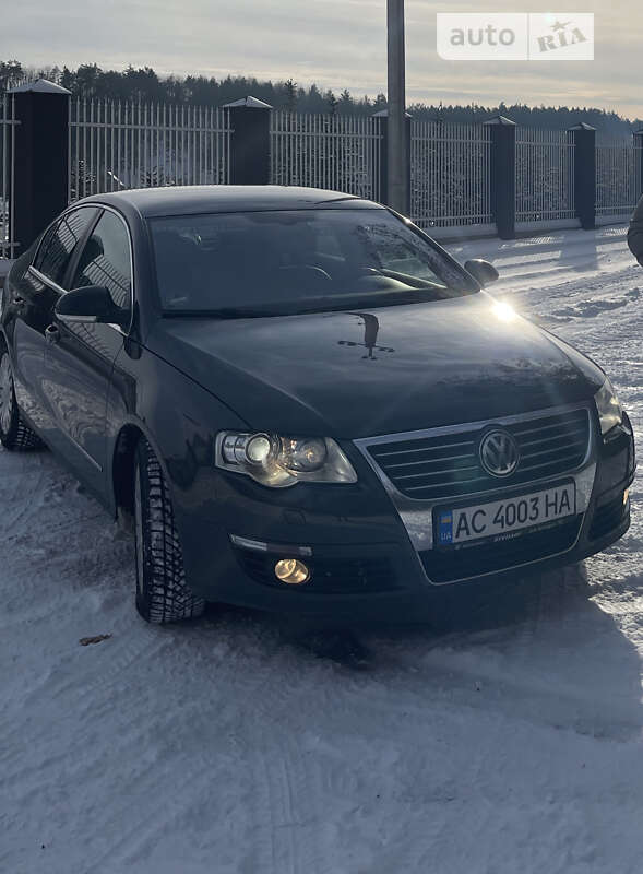 Седан Volkswagen Passat 2006 в Луцке