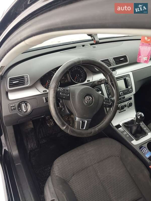 Универсал Volkswagen Passat 2012 в Бродах