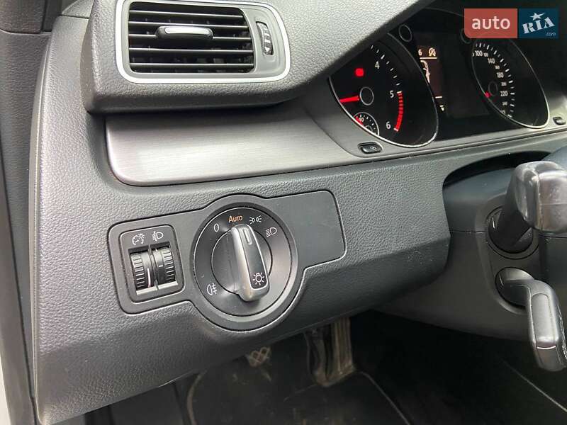 Универсал Volkswagen Passat 2011 в Львове