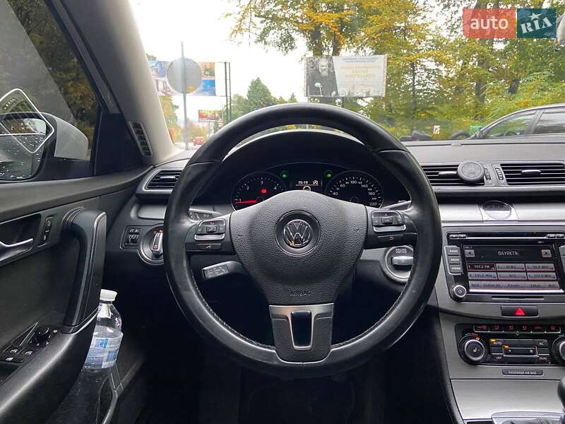 Универсал Volkswagen Passat 2011 в Львове