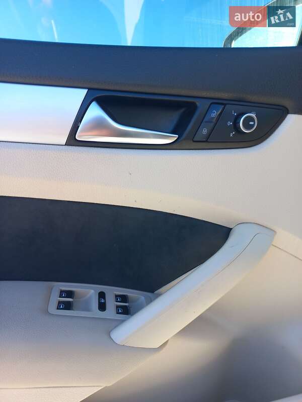 Седан Volkswagen Passat 2012 в Києві