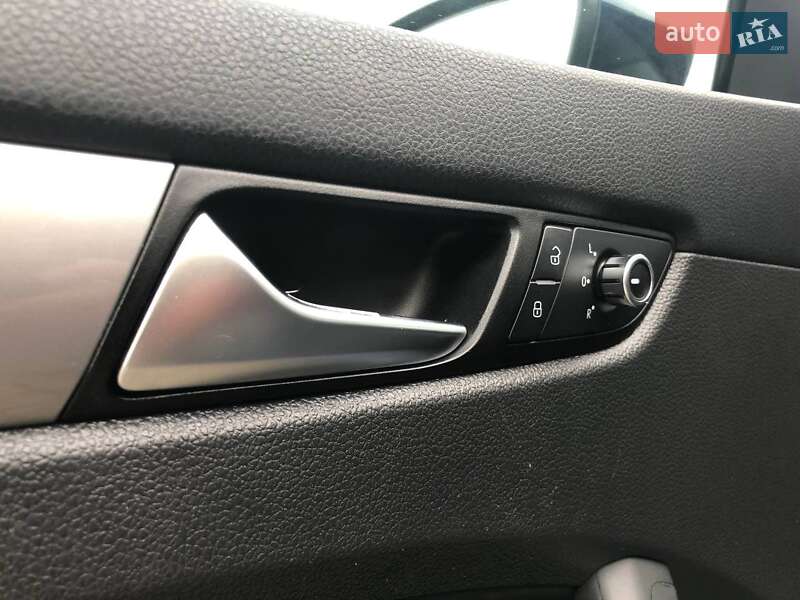 Седан Volkswagen Passat 2014 в Львові