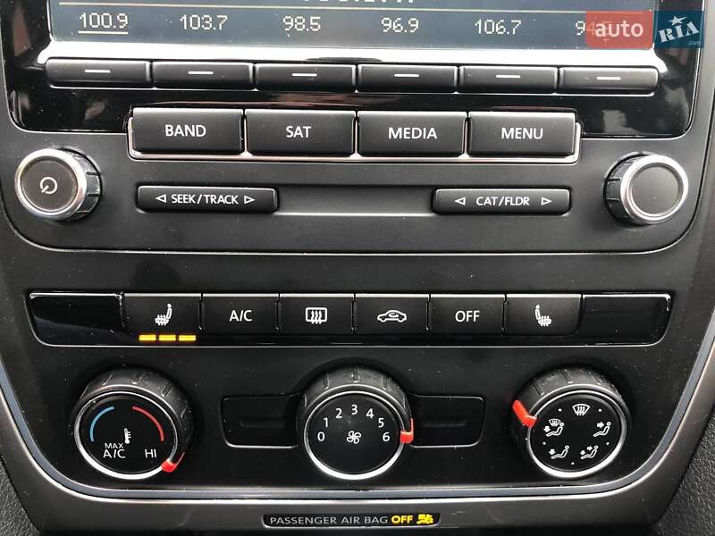 Седан Volkswagen Passat 2014 в Львові