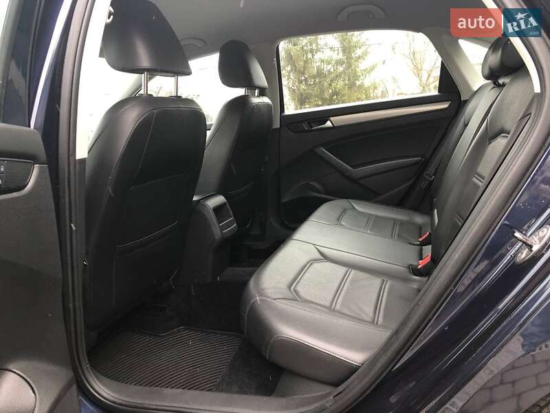 Седан Volkswagen Passat 2014 в Львові