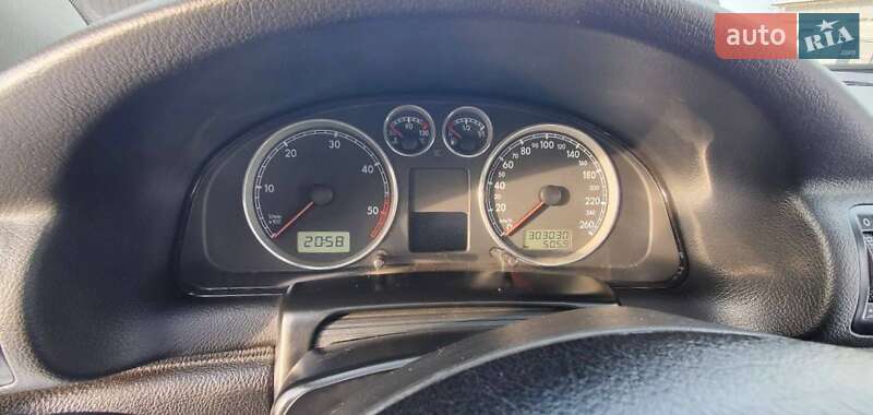 Універсал Volkswagen Passat 2002 в Рожище