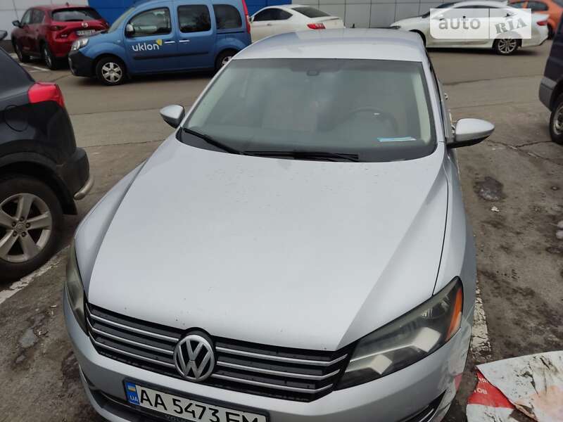 Седан Volkswagen Passat 2011 в Киеве