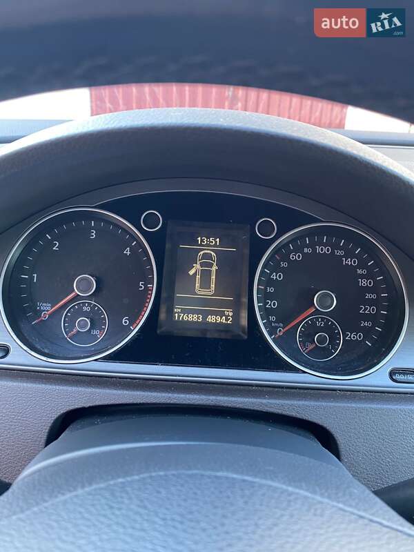 Універсал Volkswagen Passat 2011 в Житомирі