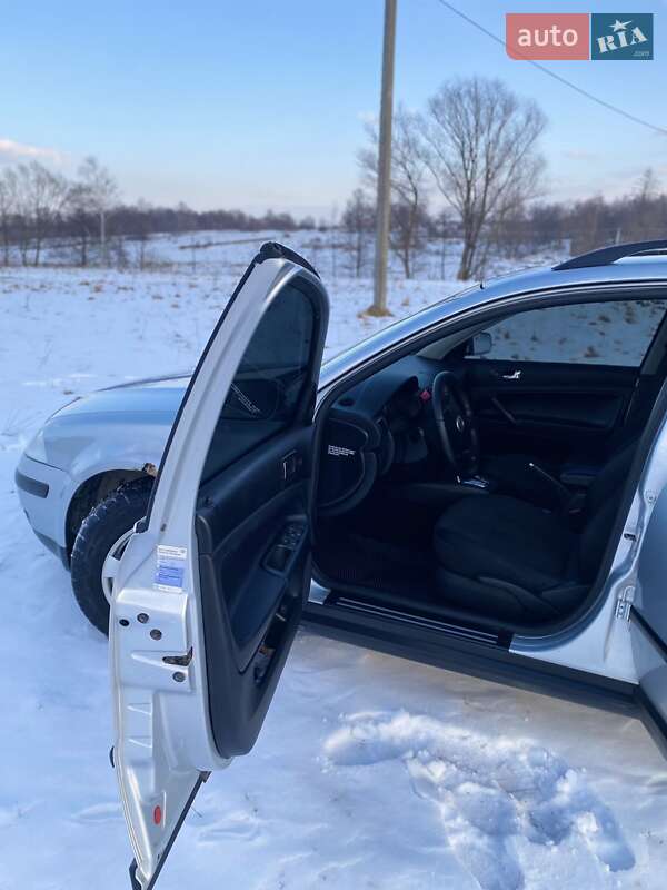 Універсал Volkswagen Passat 2004 в Надвірній