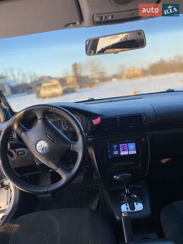 Універсал Volkswagen Passat 2004 в Надвірній