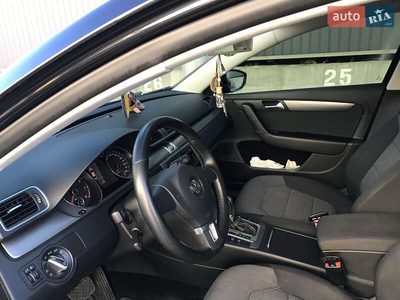 Седан Volkswagen Passat 2012 в Киеве