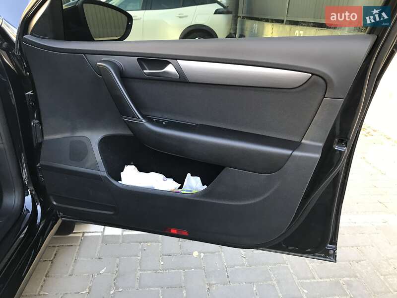 Седан Volkswagen Passat 2012 в Киеве