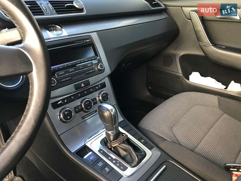 Седан Volkswagen Passat 2012 в Киеве