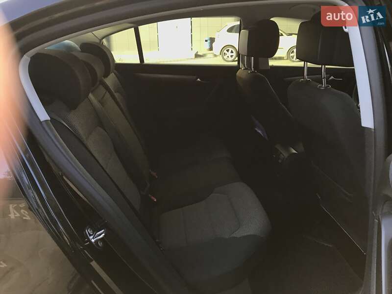 Седан Volkswagen Passat 2012 в Киеве