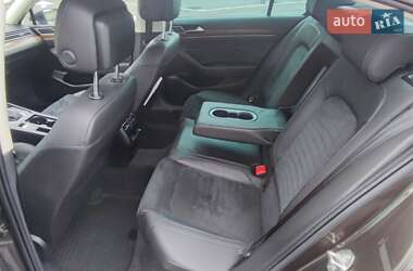 Седан Volkswagen Passat 2017 в Киеве