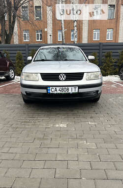 Седан Volkswagen Passat 1998 в Черкассах