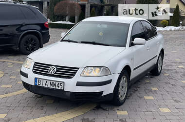 Седан Volkswagen Passat 2002 в Рокитному