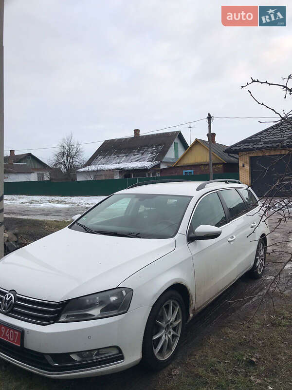 Універсал Volkswagen Passat 2012 в Луцьку