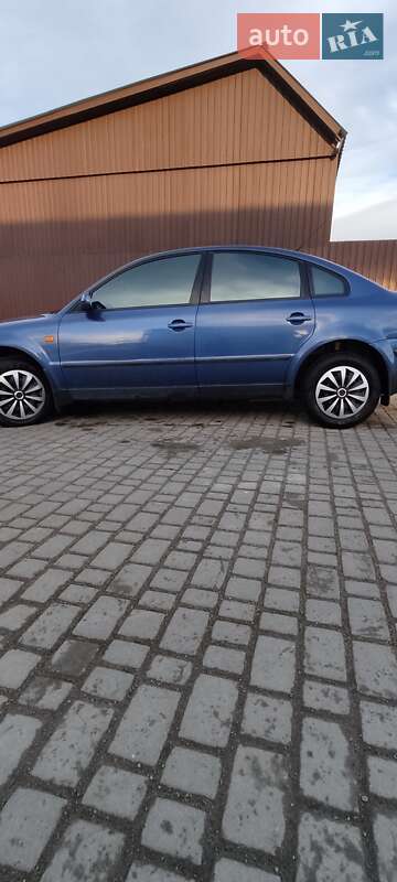 Седан Volkswagen Passat 1998 в Рожнятові