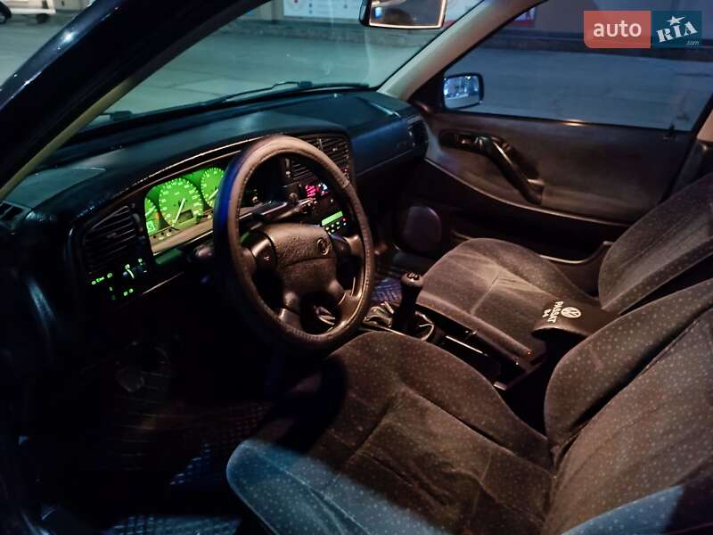Седан Volkswagen Passat 1994 в Черкассах
