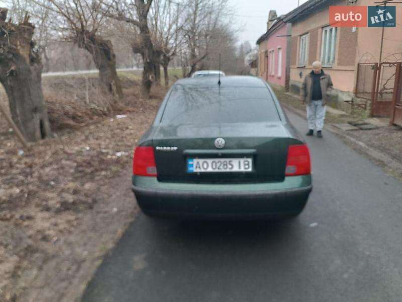 Седан Volkswagen Passat 1996 в Виноградове