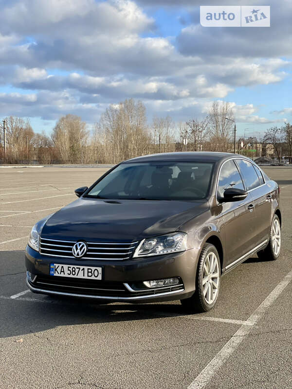 Седан Volkswagen Passat 2011 в Киеве