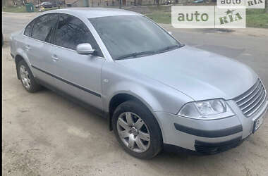 Седан Volkswagen Passat 2003 в Киеве