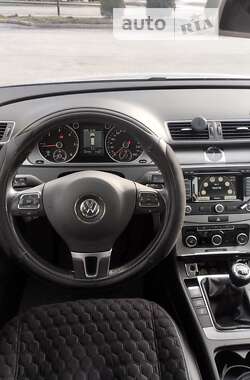 Универсал Volkswagen Passat 2011 в Надворной