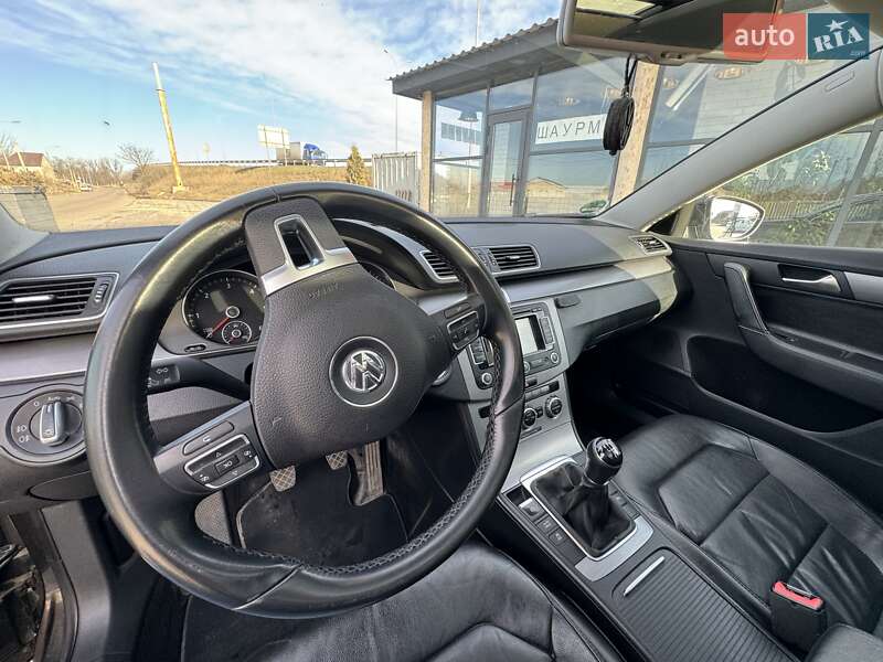 Универсал Volkswagen Passat 2014 в Одессе