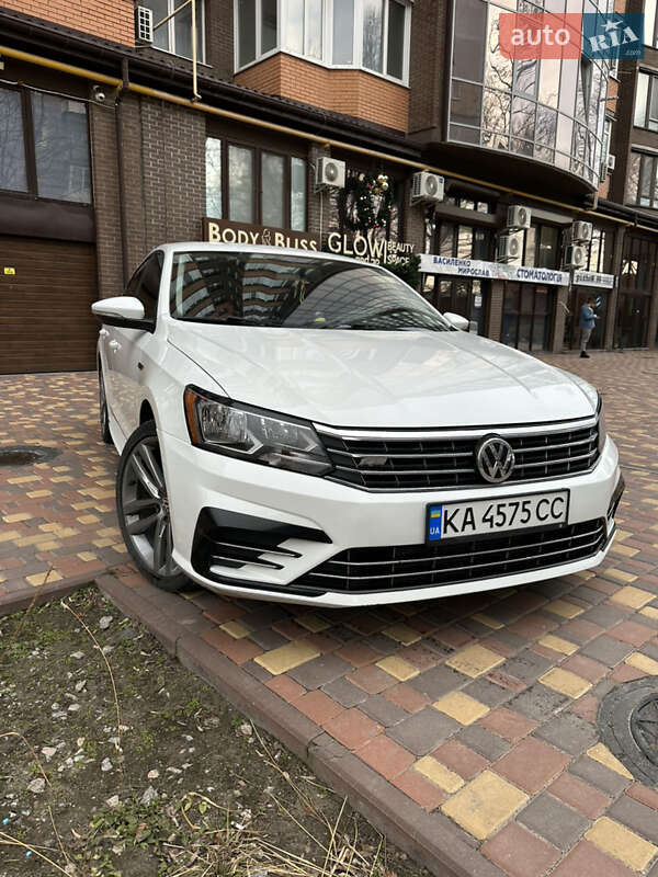 Седан Volkswagen Passat 2017 в Кропивницком