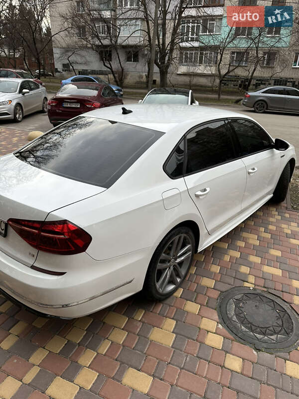 Седан Volkswagen Passat 2017 в Кропивницком
