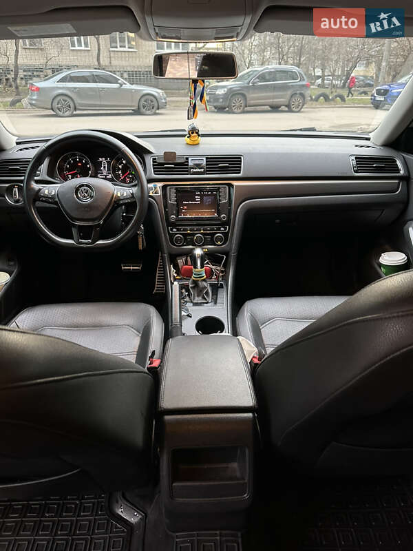 Седан Volkswagen Passat 2017 в Кропивницком