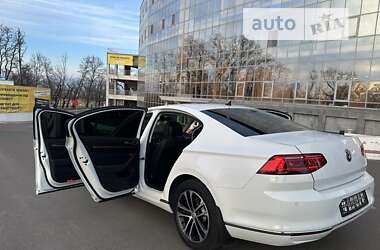 Седан Volkswagen Passat 2016 в Одесі