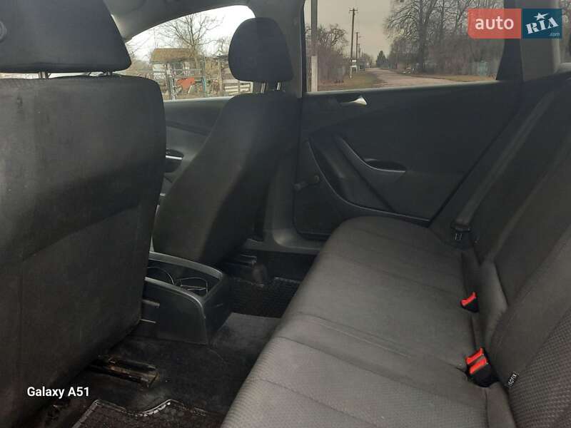 Універсал Volkswagen Passat 2010 в Горохові