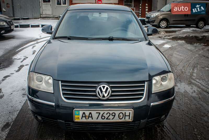 Седан Volkswagen Passat 2004 в Києві