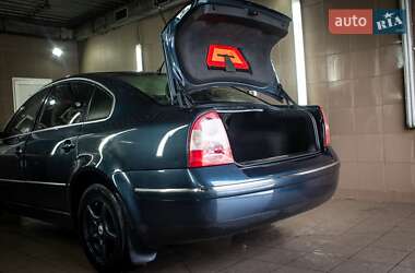 Седан Volkswagen Passat 2004 в Киеве