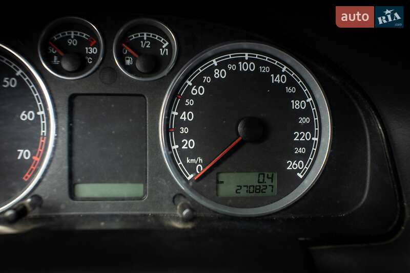 Седан Volkswagen Passat 2004 в Києві