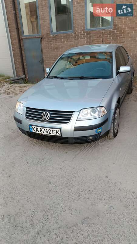 Седан Volkswagen Passat 2001 в Киеве