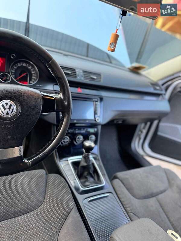 Седан Volkswagen Passat 2007 в Одессе