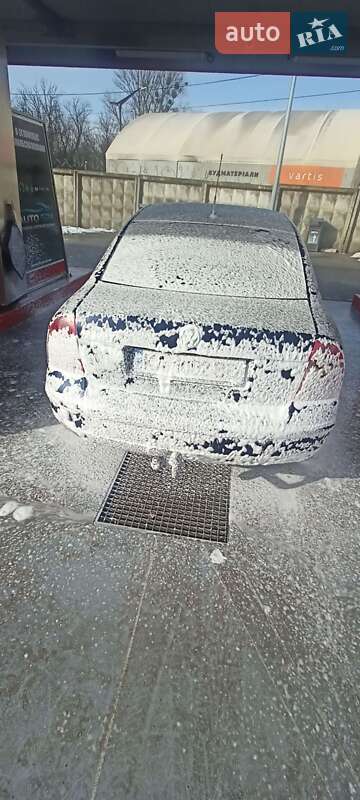 Седан Volkswagen Passat 2003 в Києві