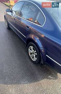 Седан Volkswagen Passat 2003 в Киеве